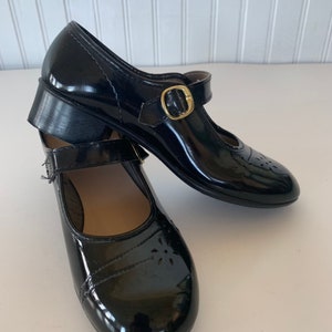 Vintage 80s Deadstock Girls Mary Janes Size 7 Patent Leather Black