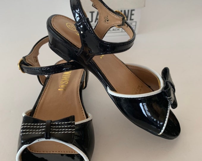 Vintage 80s Deadstock Girls Mary Janes Size 7 1/2 7.5 Patent Leather Black White Bow Heel New Condition 70s NOS Maryjanes Girl Kids Easter