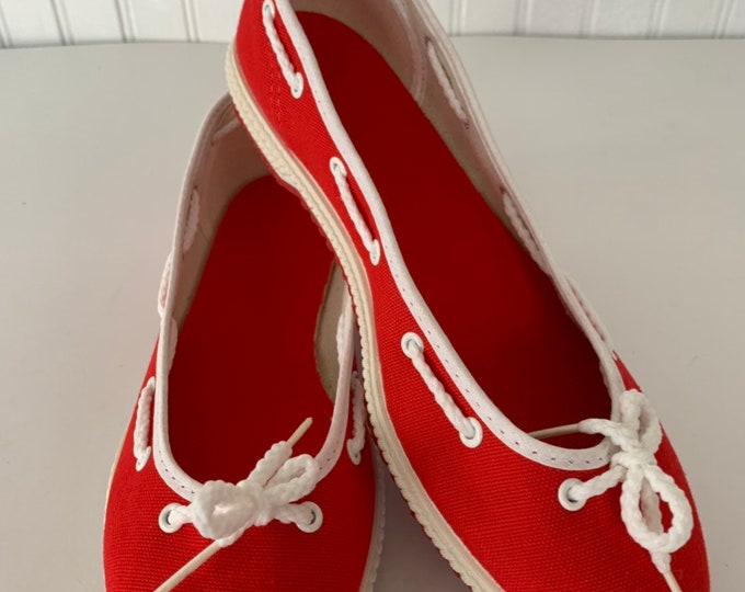Vintage 80s Deadstock Size 9 8.5 Boat Shoes Slip Ons Rope Red White Slides Mint New Condition Spring Sailor Shoe Comfy Tennis shoe 70s