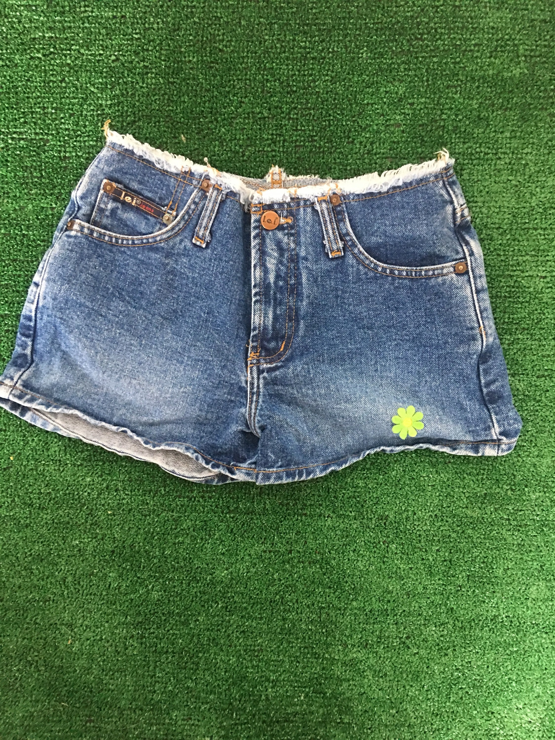 Vintage 90s Lei Denim Blue Jean Short Shorts Daisy Dukes Festival Grunge Frayed Waist Size 3 