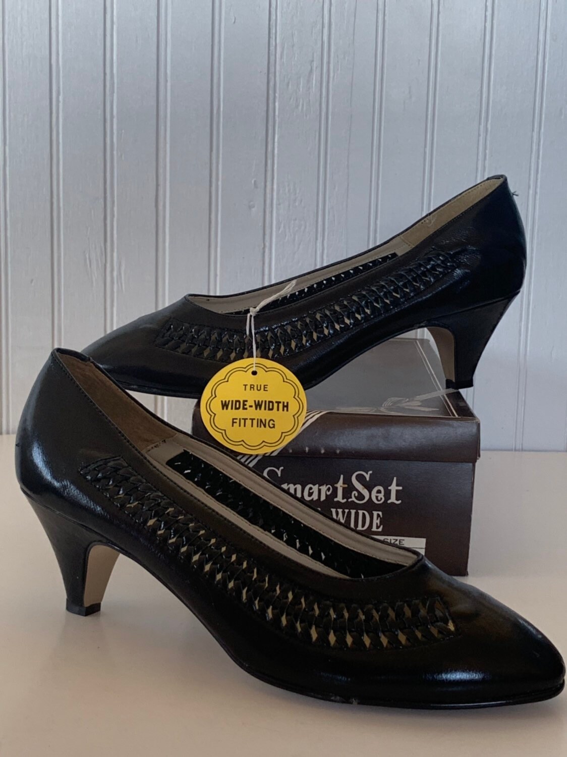 womens wide width black pumps
