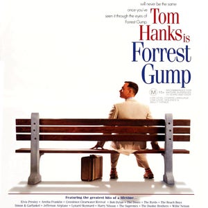 Puede incluir: Un póster de película para la película "Forrest Gump" protagonizada por Tom Hanks. El póster presenta un fondo blanco con una gran imagen de Tom Hanks sentado en un banco. El texto "Tom Hanks es Forrest Gump" está escrito en letras grandes y en negrita en la parte superior del póster. El póster también incluye una lista de las canciones que aparecen en la película, incluyendo "Elvis Presley", "Aretha Franklin", "Creedence Clearwater Revival", "Bob Dylan", "The Doors", "The Byrds", "The Beach Boys", "Simon & Garfunkel", "Jefferson Airplane", "Lynyrd Skynyrd", "Harry Nilsson", "The Supremes", "The Doobie Brothers", "Willie Nelson", "Wilson Pickett", "Bob Seger", "Duane Eddy", "The Four Tops", y "muchas más".