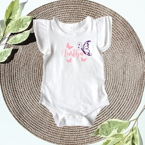 Baby Body mit Namen, niedlicher Kurzarm Body mit Namen, süßes personalisierbares Baby Body, Geschenk zur Geburt