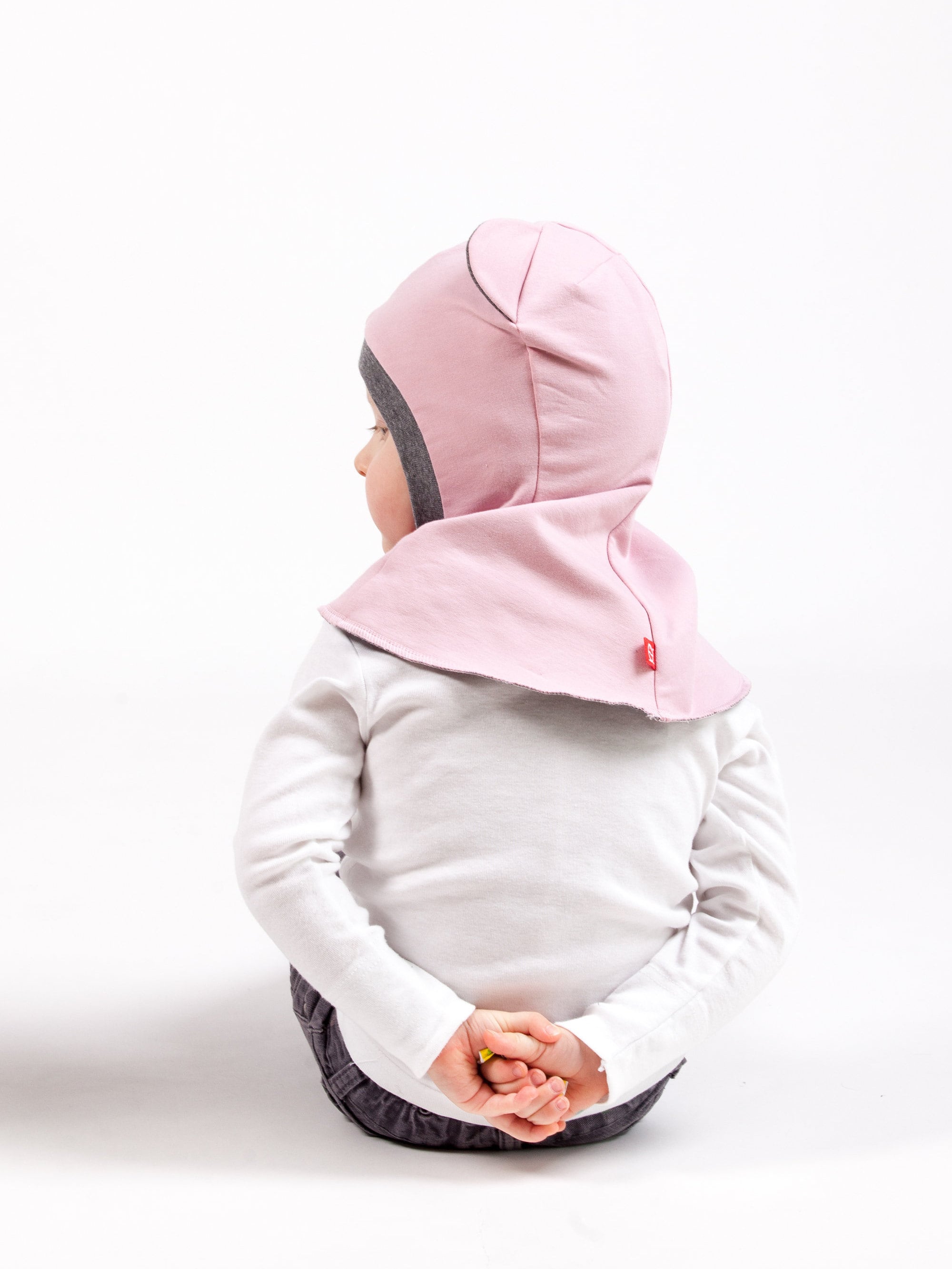 Pasamontañas rosa bebé con diseño adornado de ASYOU