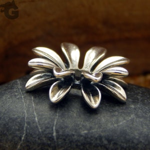 Download 26pcs dark silver color 2sided flower spacer bead EF2791