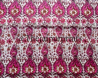 Tela rosa con estampado floral hecho a mano: Tela de algodón indio para costura cortada a medida.