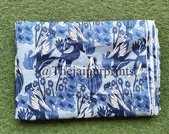 Tecido de algodão com estampa de pássaros: material para costura estampado à mão em bloco.