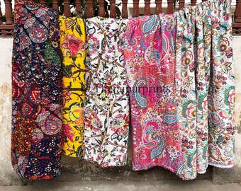 Indischer Kantha Quilt: Boho Tagesdecke aus Baumwolle
