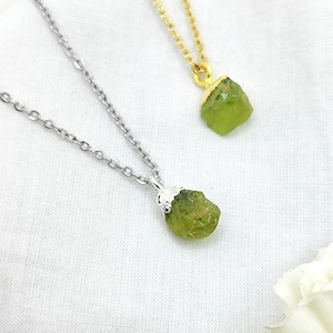 Peridot Necklace Minimalist necklace August Birthstone Peridot Pendant Peridot Jewelry Birthstone necklace Gift for Mum August necklace