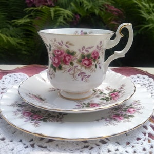 Trio Royal Albert Bone China England, &quot;&#39;Lavender Rose&quot; teacup, saucer and cakeplate