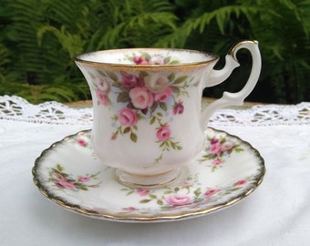 Tasse à thé et soucoupe « Cottage garden » en porcelaine de Chine Royal Albert, taille Dame