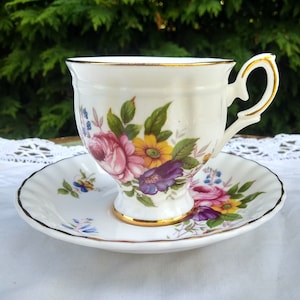 Lovely vintage teacup and saucer with flowers