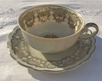 Very lovely Wunsiedel Bavaria teacup and saucer, antique teacup