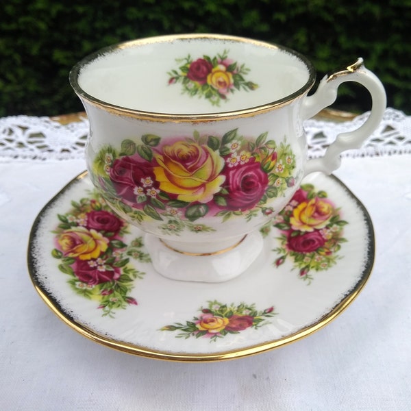 Elizabethan Fine Bone China Teetasse und Untertasse, Vintage Teetasse und Untertasse.