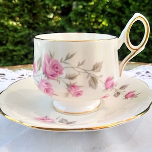 Very lovely Rosina Fine Bone China, Teacup and saucer, Teacup with pink roses