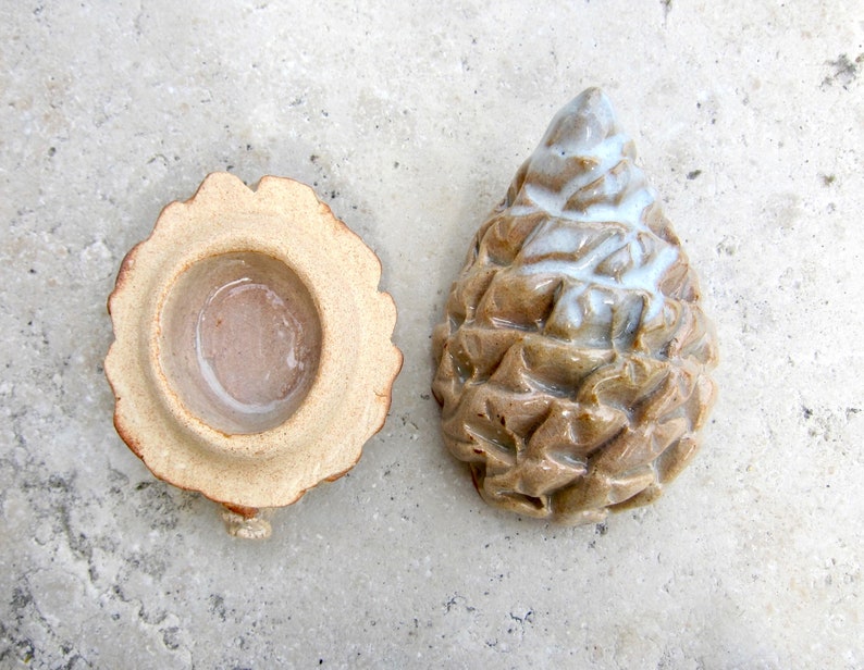 Pine Japanese taupe Natural Plant Studio Pottery Incense Case Small Container Box Pinecone Hagi Ware Kogo