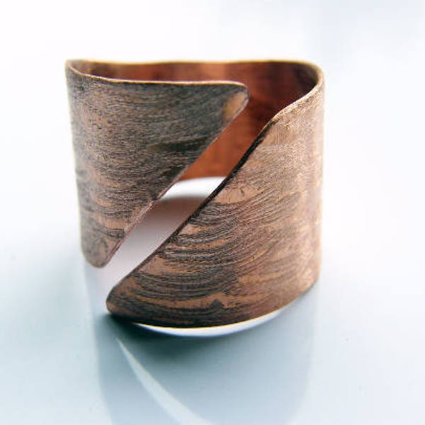 Shield 02. open, adjustable men ring , made of raw copper