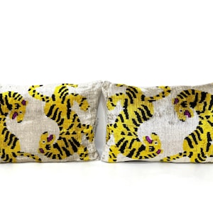 Oreiller tigre en velours de soie, oreiller ouzbek vintage, taie d&#39;oreiller design tigre, taie d&#39;oreiller décorative, 40,4 x 61 cm
