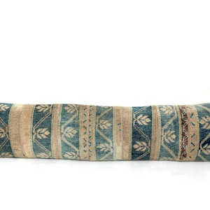 Almohada lumbar extralarga, azul empolvado, verde azulado, crema, beige, arena, marrón claro, índigo desteñido, estilo patchwork, 30 x 135 cm.