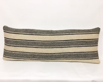 Boho Design, Kissenbezug, Kilim-Kissen, Großes Kissen, Großes Lendenkissen, Bio-Cremewolle mit natürlicher schwarz gestreifter Schafwolle