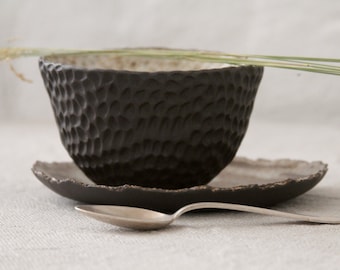 Keramik Becher Steinglas Morchel Koralle getöpfert modern ohne Henkel braunschwarz schwarz weiß