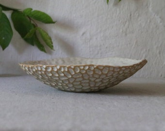 Structure bowl made of modern ceramic white