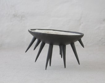 Vielfüßler Schale Keramik Schmuckschale Kunstkeramik auf Füßen schwarz