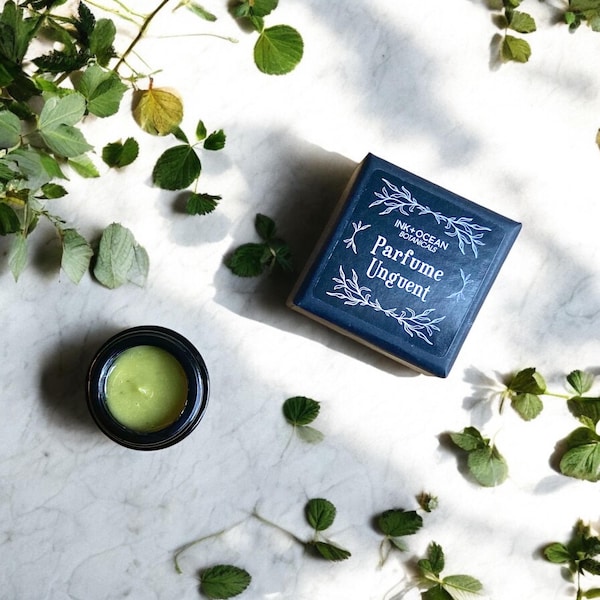 Ungüento de perfume herbáceo, resinoso y de pino, semisólido natural, extractos botánicos de plantas de vanguardia.