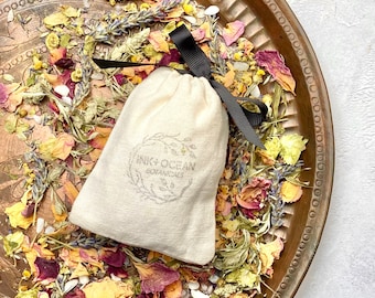 Mugwort and herbs dream pillow, pouch, sachet with Mugwort, Lavender, Roses, Hops and Chamomile. Organically grown herbs