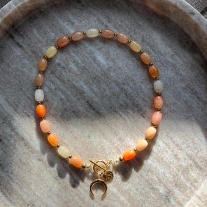 Collar de ágata amarilla, beige y naranja, collar de hematita dorada con cierre de palanca, collar con dije de moneda de luna, regalo bohemio, minimalista, clásico, regalo bohemio