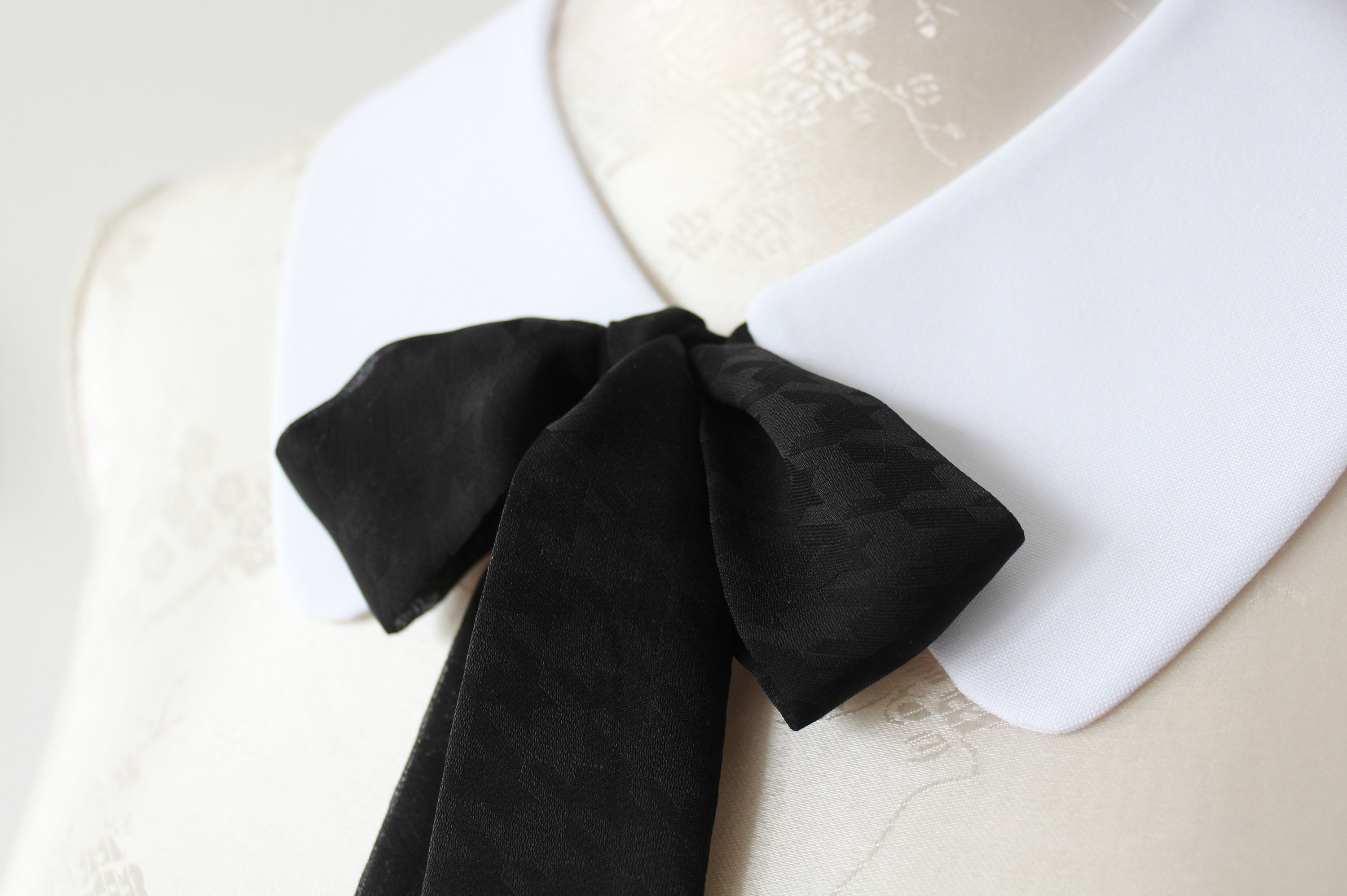 White Collar Necklace With Black Ribbon Bow Pointed Shape Detachable ...
