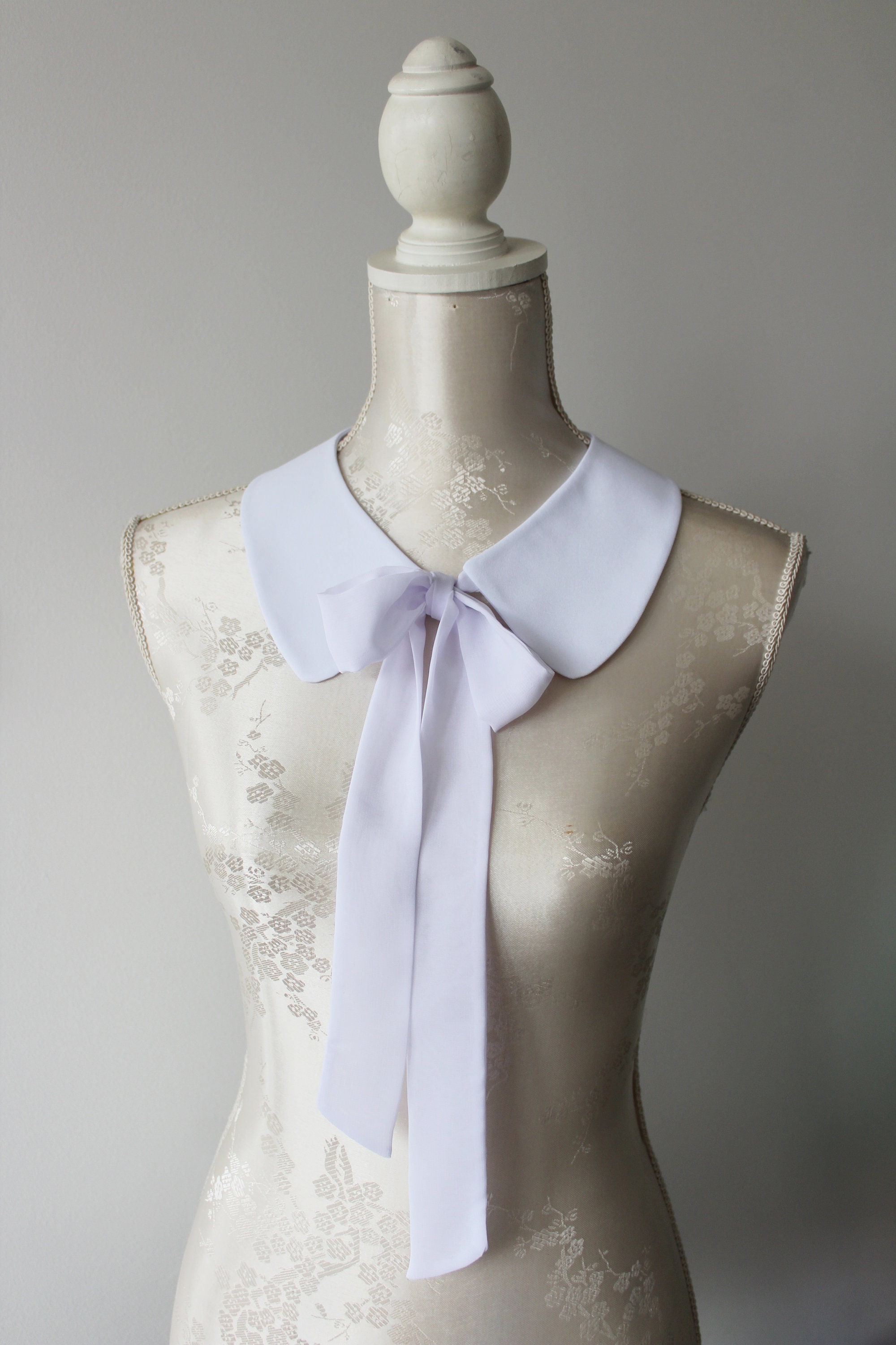 White Collar Necklace With Black Ribbon Bow Pointed Shape Detachable ...