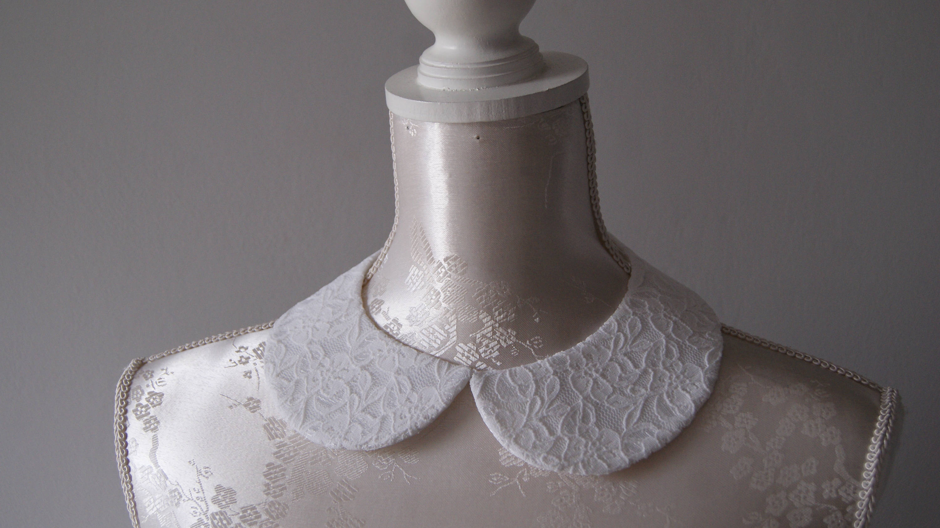 Lace collar necklace in cream ecru round shape detachable Etsy