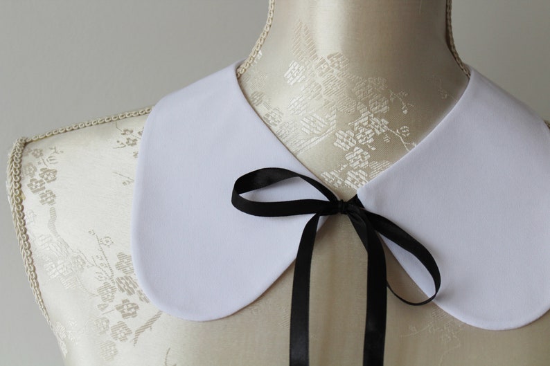 White Collar Necklace With Black Ties Ribbon Round Shape Detachable ...
