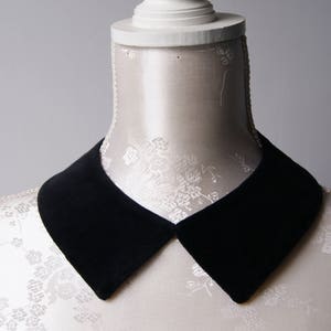 Black velvet collar necklace with ribbon pointed shape detachable removeable accessories for women two-sided plain peter pan classic minimal