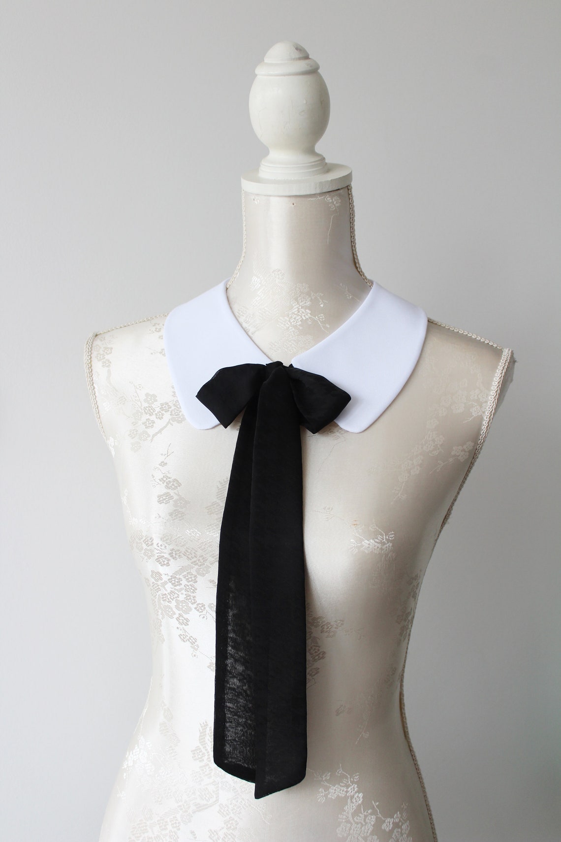 White Collar Necklace With Black Ribbon Bow Pointed Shape Detachable ...