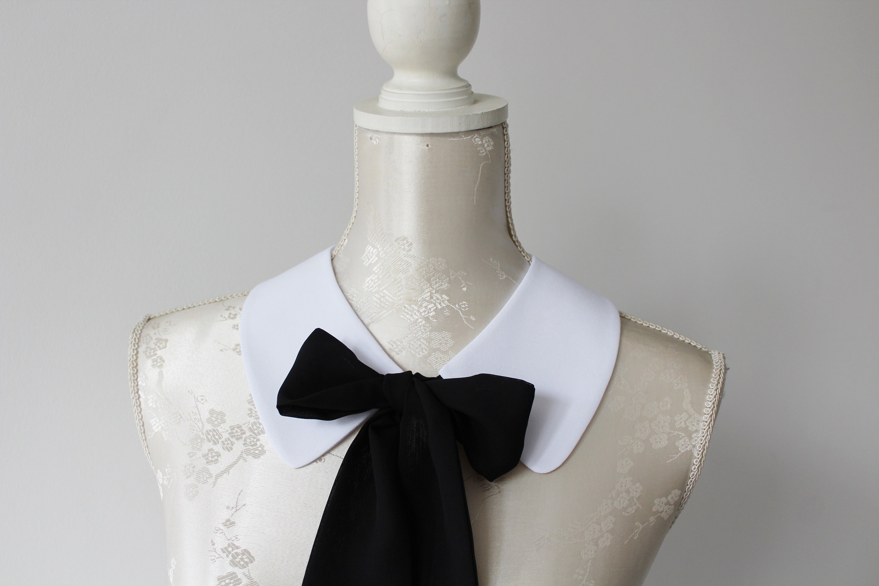 White Collar Necklace With Black Ribbon Bow Pointed Shape Detachable ...