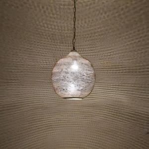 Lámpara colgante de latón marroquí con intrincados recortes - Decoración bohemia