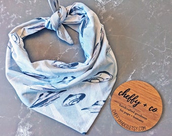 Bandana para perros con naves espaciales alienígenas y ovnis del Área 51 de Cheffy and Co