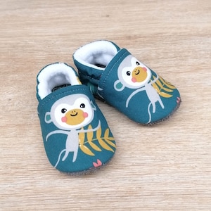 Baby slippers with non-slip leather sole and cotton upper with koalas or pandas
