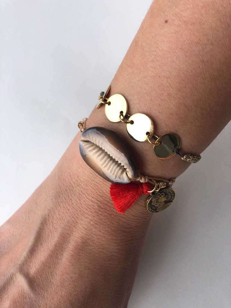 大きなタカラガイのブレスレット：コインとタッセル付きのボヘミアンビーチジュエリー - Etsy 日本