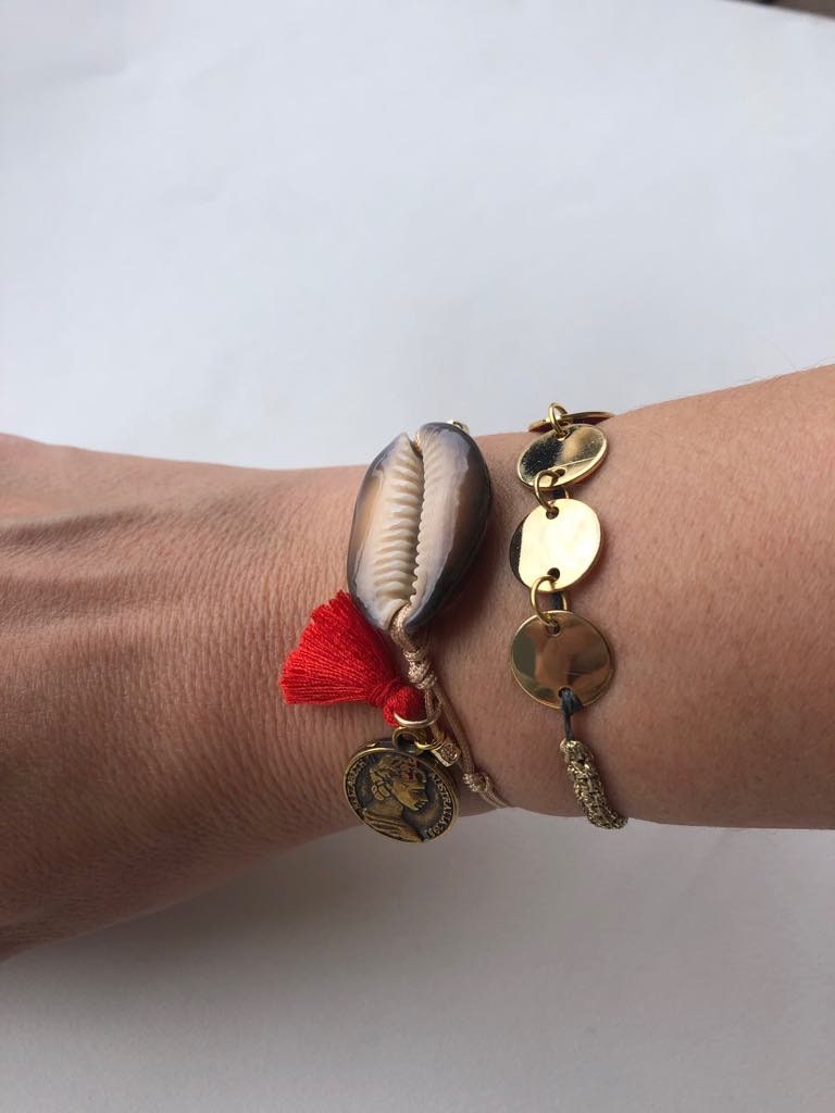 大きなタカラガイのブレスレット：コインとタッセル付きのボヘミアンビーチジュエリー - Etsy 日本