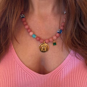 Frida Kahlo pärlhalsband, rosa jadepärlberlock, blommahänge, present till mamma bild 2