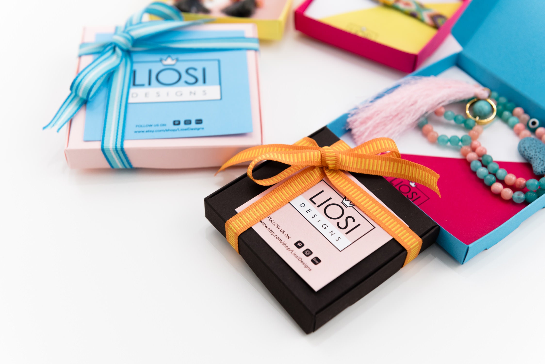 大きなタカラガイのブレスレット：コインとタッセル付きのボヘミアンビーチジュエリー - Etsy 日本