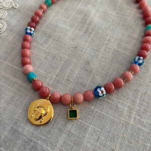 Frida Kahlo pärlhalsband, rosa jadepärlberlock, blommahänge, present till mamma bild 14