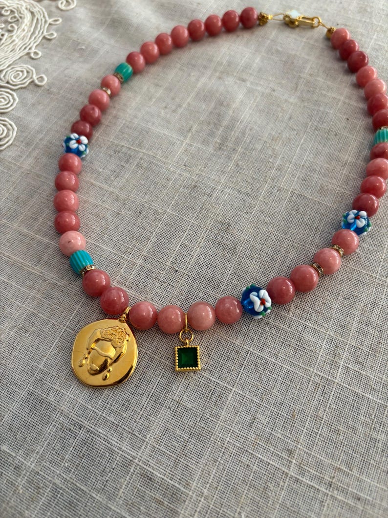 Frida Kahlo pärlhalsband, rosa jadepärlberlock, blommahänge, present till mamma bild 14