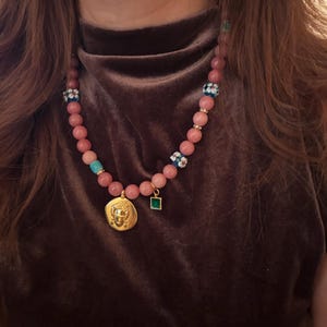 Frida Kahlo pärlhalsband, rosa jadepärlberlock, blommahänge, present till mamma bild 4