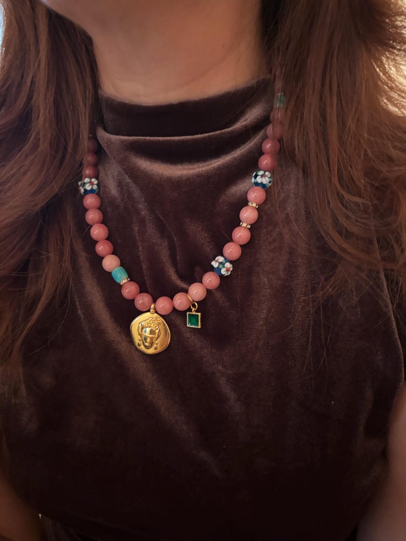 Frida Kahlo pärlhalsband, rosa jadepärlberlock, blommahänge, present till mamma bild 4