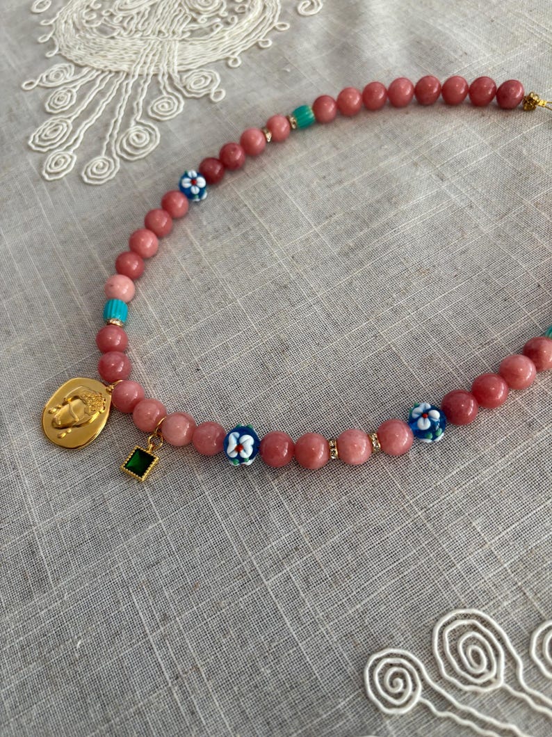 Frida Kahlo pärlhalsband, rosa jadepärlberlock, blommahänge, present till mamma bild 12