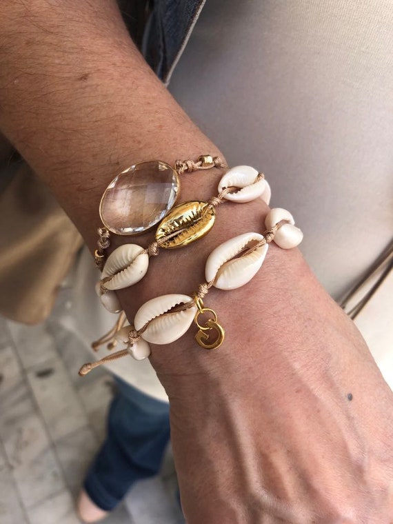 Buy GOLD COWRY SHELL BRACELET Online | Thistle and Main